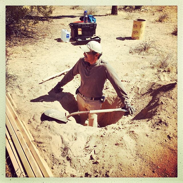 Hector. Serious digging. #footings #sitespecific #sarahvanderlip @sugarjarvacancy #roughplayprojects #joshuatree #sculpture