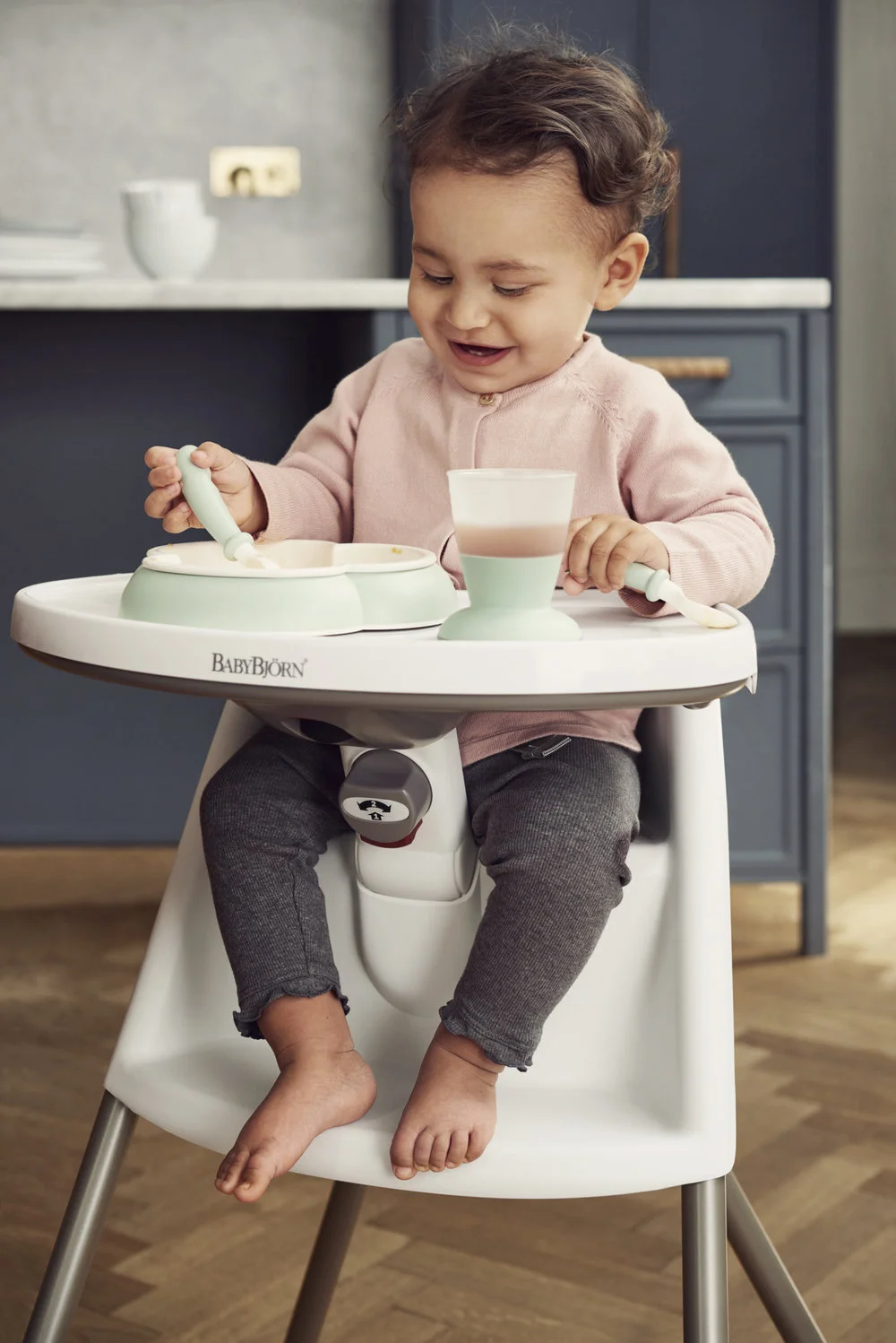High+Chair+-+WhiteGray+%2811%29.JPG,