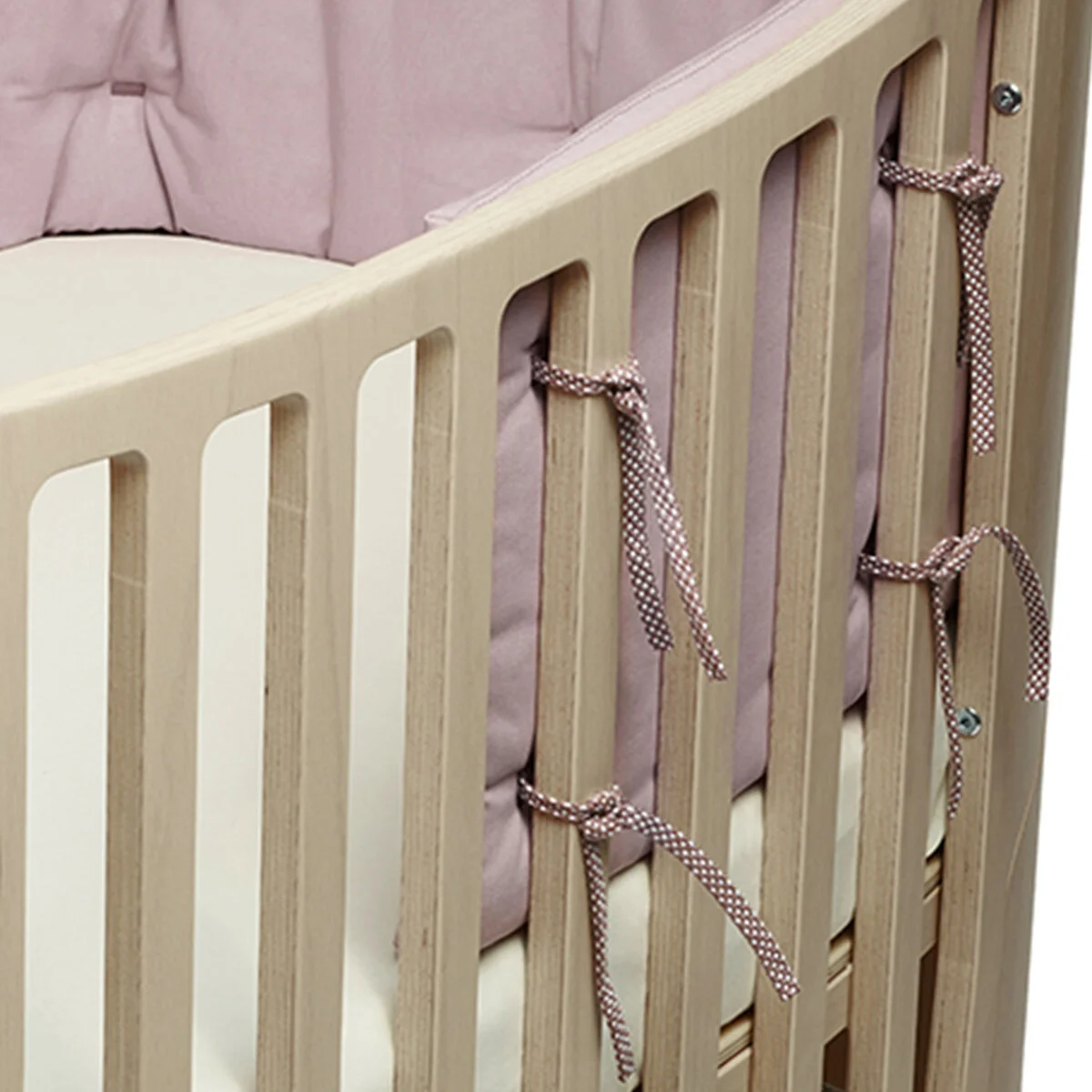 leander crib bumper