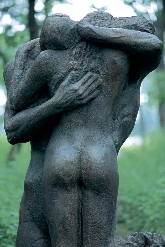 Due, 1989 Bronze, 170 x 95 x 55 cm Photo by Mitsumasa Fujitsuka 藤塚光政 撮影