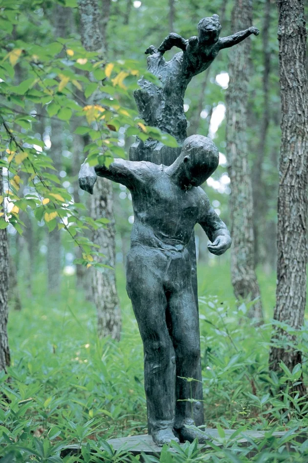 Tira Campa, 1989 Bronze, 245 x 109 x 96 cm Photo by Mitsumasa Fujitsuka 藤塚光政 撮影
