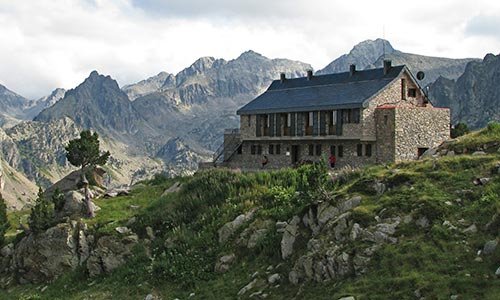 2-mountain-hut-amitges-aiguestortes-pyrenees.jpeg
