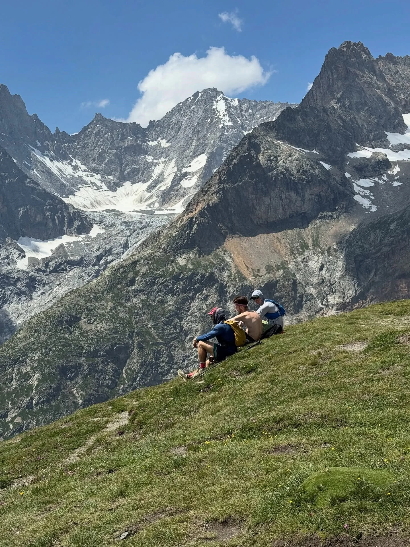 ✨ Moments from the Tour du Mont Blanc ✨ 
In between the 100 miles of epic running are moments just as memorable: trailside chats, rifugio and hotel hangs and recovery sessions in the garden, post-run swims and 🧊 baths, rest day thermal baths, and of