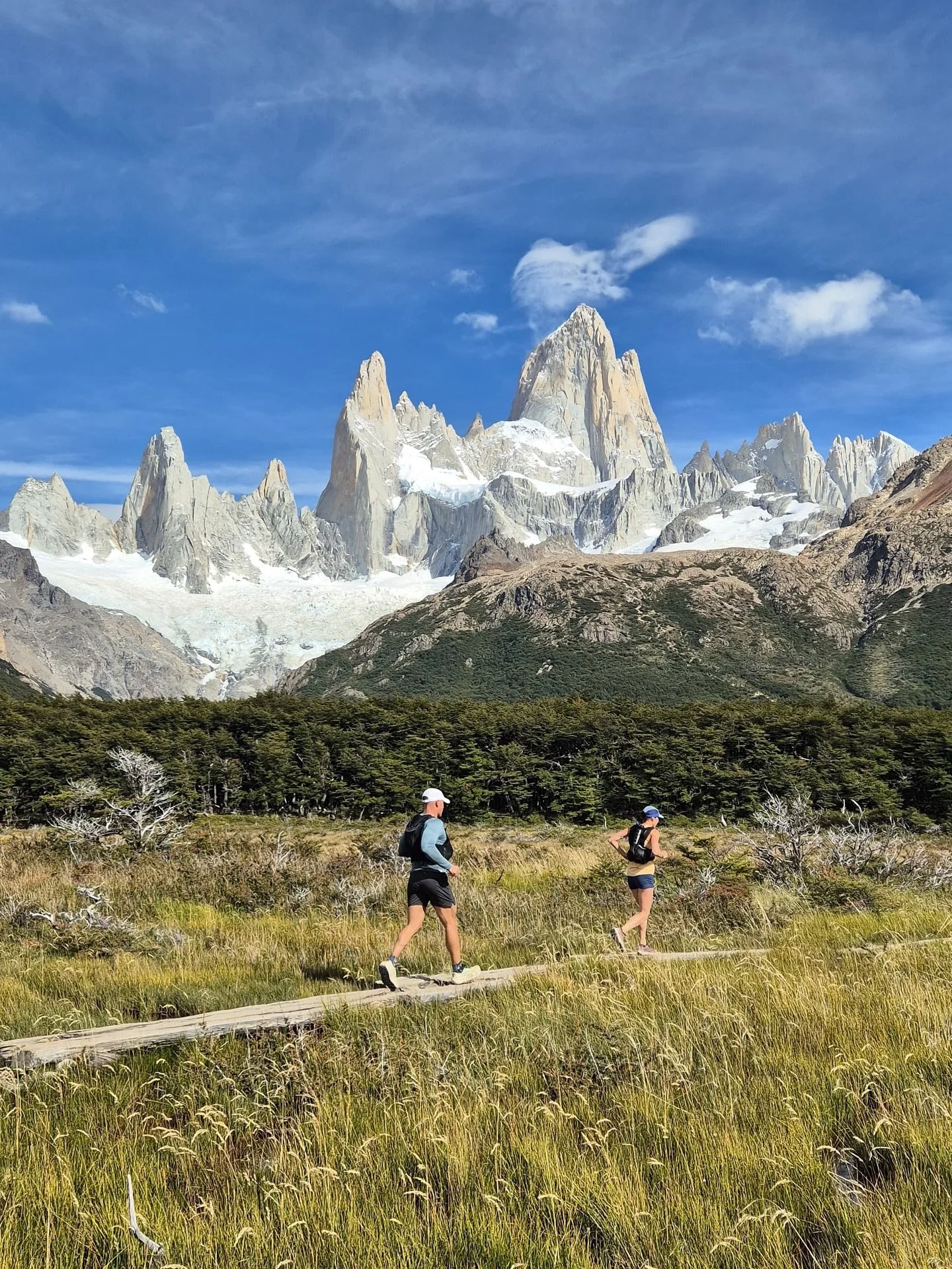 Kicking off round 2 in Patagonia! Welcoming the end of February with an incredible start to our week in Argentina, including but not limited to shorts and a tee running weather in the Southern Hemisphere. 🍃 ⛰️ 

📸 @muti_blampied