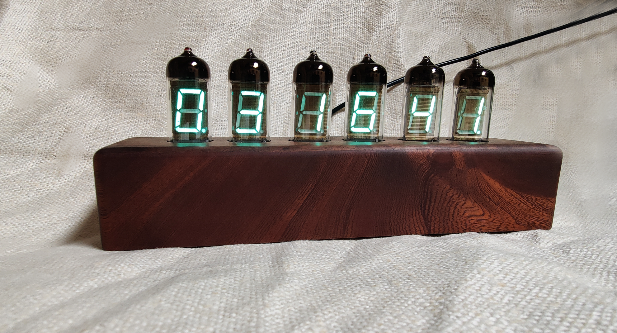 c_dragomirescu walnut 6 digit vfd with plug.png