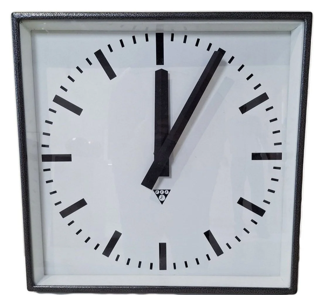 Pragotron%2BWall%2BClock%2BSquare%2BClock%2Bwith%2BGray%2BSpeckled%2BMetal%2BCase%2BBattery%2BOperated%2B17%2528W%2529%2BX%2B17%2528H%2529%2BX%2B2%2528D%2529%2BInches%2B%2524275%2B2.jpg