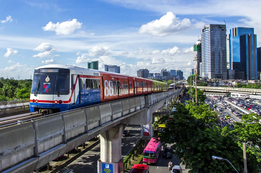 MRT TRAIN LINE Serving over 410,000 customers a day on two lines, it is pretty easy to get your head around especially if you have your landmarks in place. That's another reason why I loved staying at Siam@Siam Hotel (below), because all of our trips were on the same line to get to nearby attractions... it was that easy. 