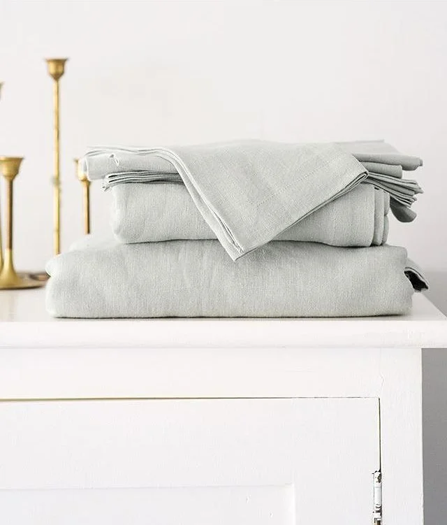 This month, take it easy and enjoy the simple things. Like fresh, crisp linen from Mungo