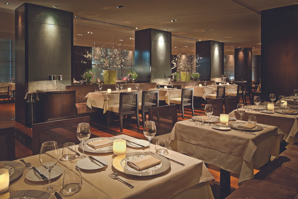 06- Restaurant 1 HR.jpg