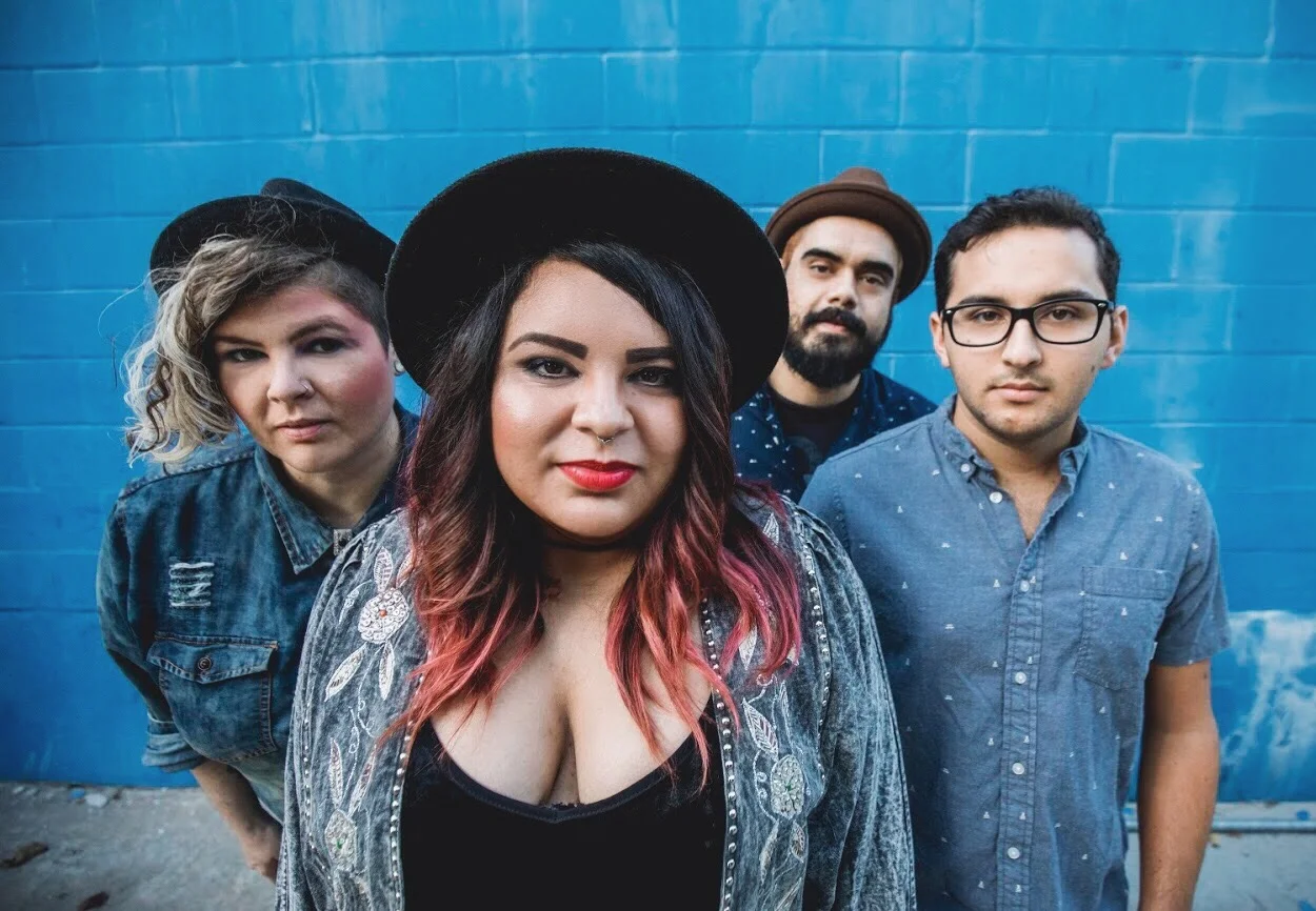 Lexi & The Bleached Roses