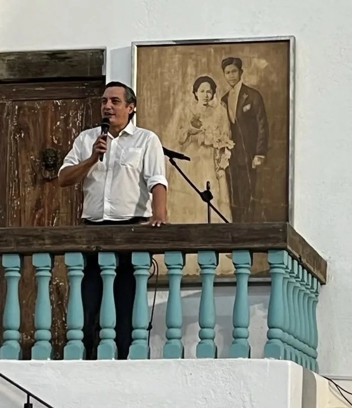  The Director of the National Art Museum of the Philippines, Jeremy Barns, speaking. 