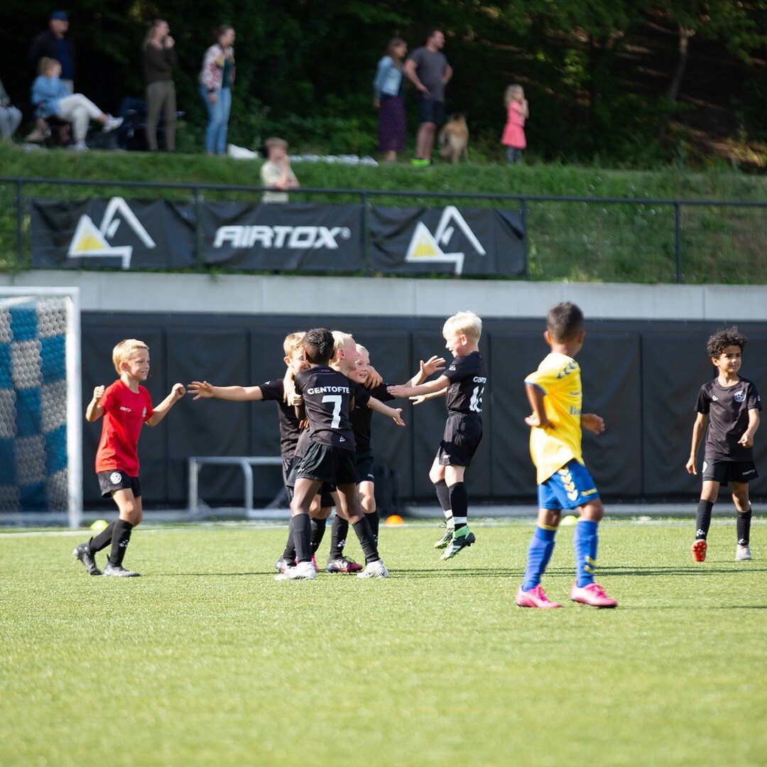 GFA 2013 til tops ved U8 Gentofte Challenge Trophy 🏆💥

P&aring; s&aelig;sonens sidste dag rundede vores 2013 hold af med en eksklusiv turnering for de dygtigste, sj&aelig;llandske U8 hold.

GFA drengene trodsede den dygtig modstand og str&oslash;g 