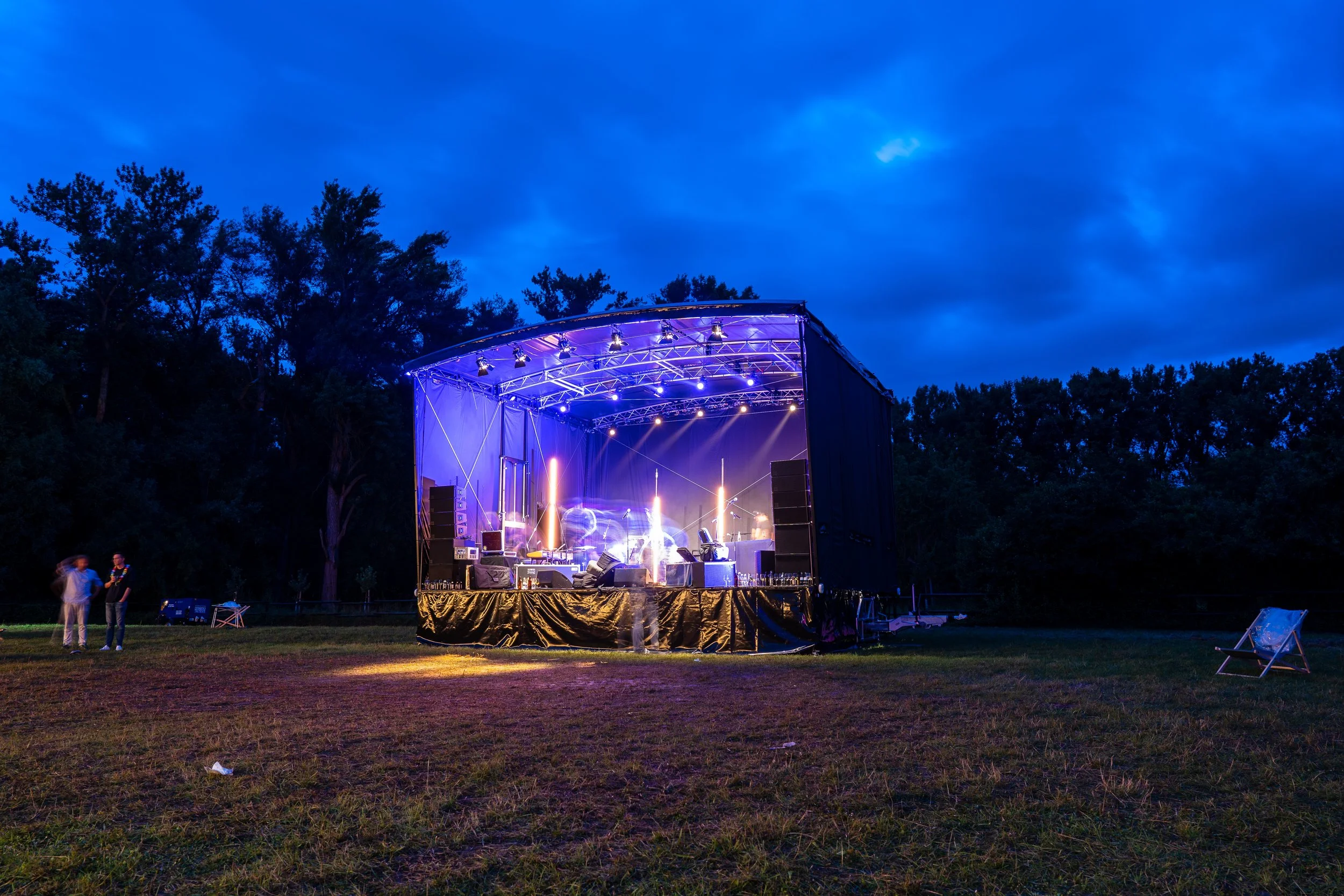 Mobile Bühne 50 m² im Vergleich: smartStage vs. Stagemobil, Stageline &amp; ALSPAW