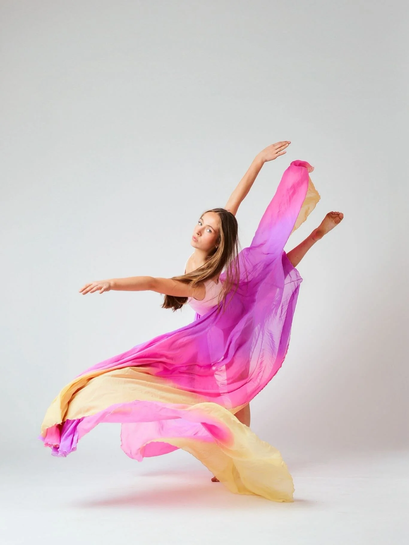 ‼️achievement announcement‼️
Our very own @dancer_kimwarren  has been accepted to go train at the Joffrey ballet school summer intensive in New York 🤩🌟! She has been accepted into their pre-professional jazz and contemporary courses and will be jet