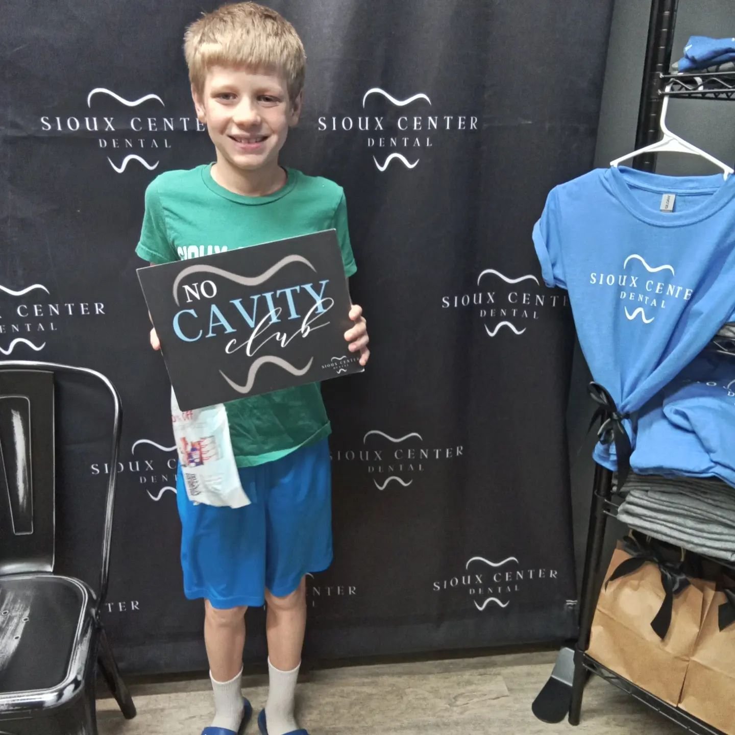 Happy Friday! Wesley was in to see us and he had an awesome visit! 🎉 We are thrilled to report that he is a member of our ⭐No Cavity Club⭐! 🥇 Way to go, Wesley! 👏👏👏 Keep up the great brushing! 😎🦷👍
.
.
.
#siouxcenterdental 
#faithfamilyservice