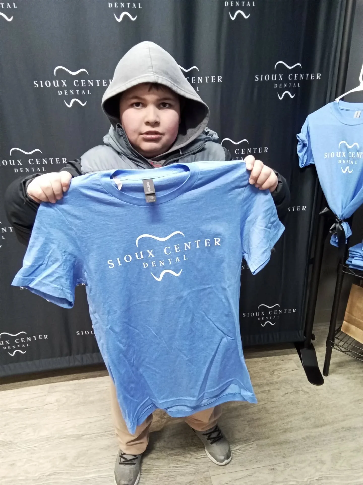 Happy Thursday! Gabriel was the February winner of our ⭐No Cavity Club⭐ drawing! 🎉👍 Way to go, Gabriel! 👏👏👏 Enjoy your new SCD swag and keep up the great brushing! ✨️🦷😁
.
.
.
#siouxcenterdental 
#faithfamilyservice 
#generaldentist 
#nocavityc