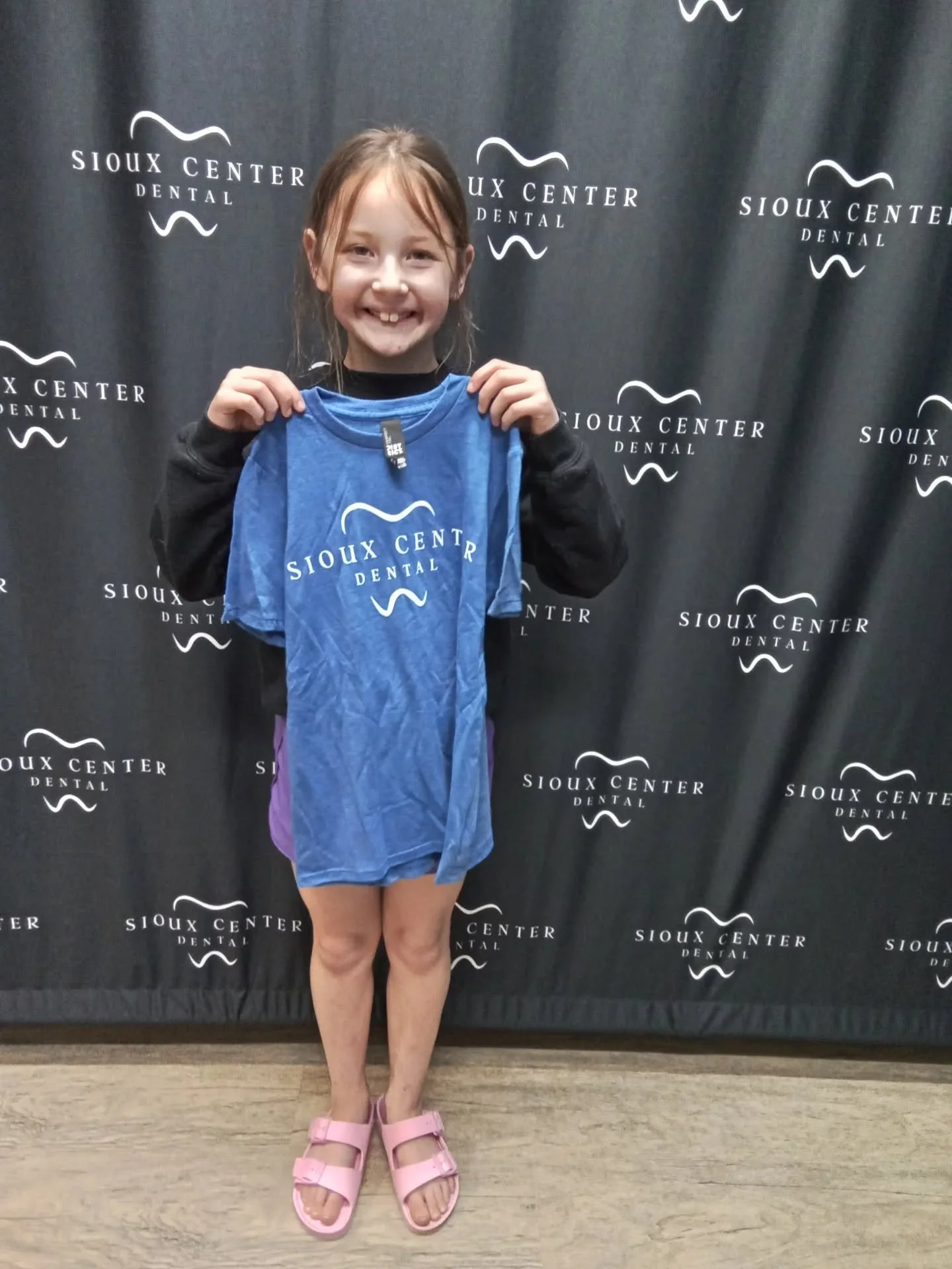 Happy Wednesday! Kynlee was the March winner of our ⭐No Cavity Club⭐ drawing! 🎉👍 Way to go, Kynlee! 👏👏👏 Enjoy your new SCD swag and keep up the great brushing! ✨️🦷😁
.
.
.
#siouxcenterdental 
#faithfamilyservice 
#generaldentist 
#nocavityclub 