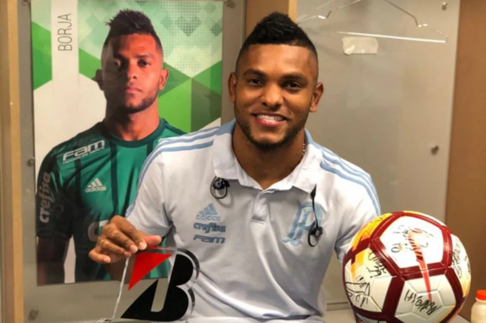 Miguel Borja, en el camerino del Palmeiras, luego de marcarle tripleta al Júnior. / Juan P. Pachón
