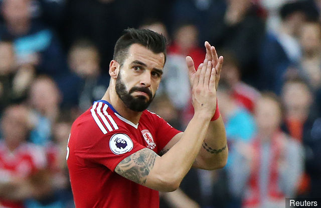 middlesbroughs_alvaro_negredo_applauds_fans_as_he_is_substituted_369095.jpg