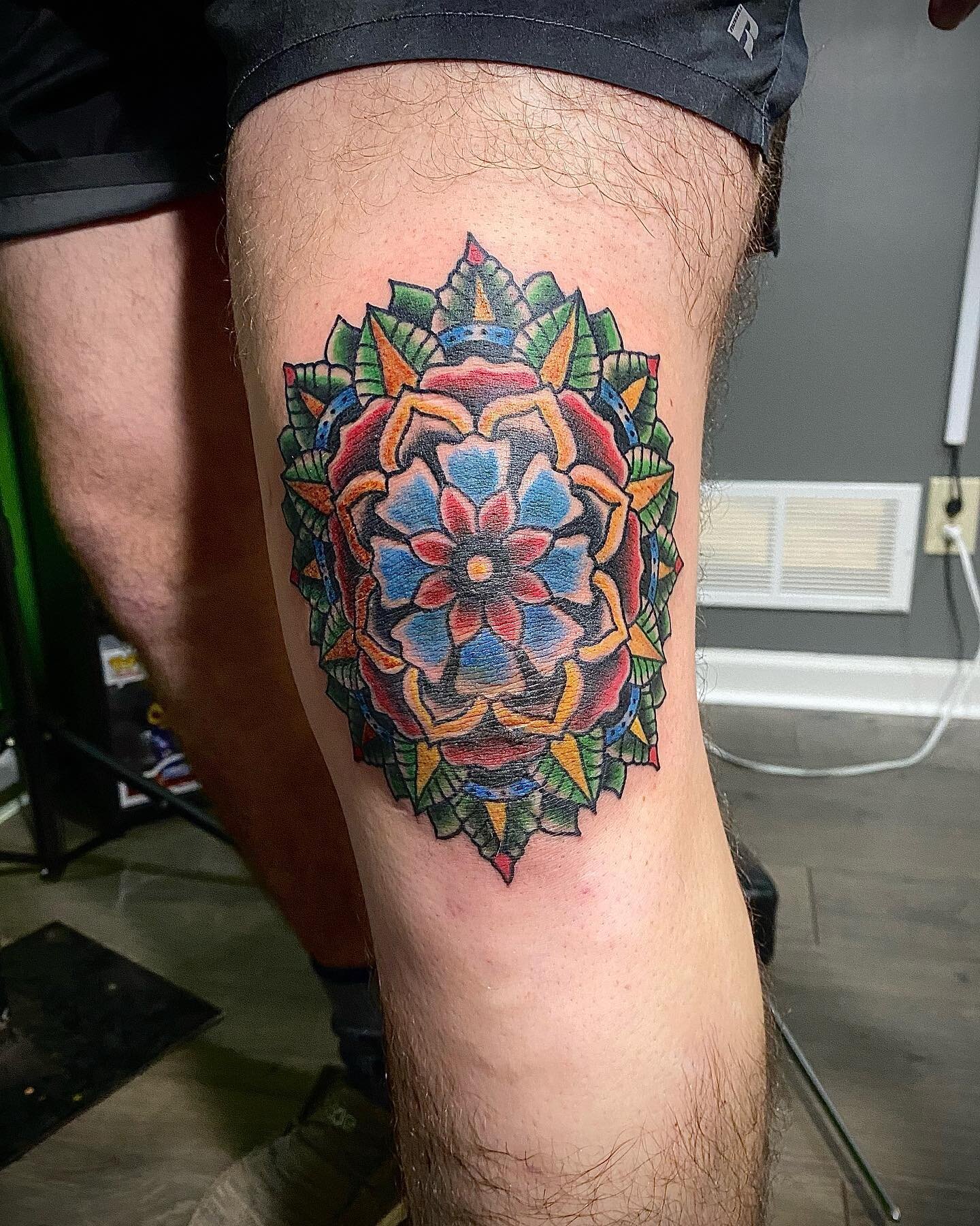 Did this traditional mandala knee cap this evening (best picture I could get unfortunately)