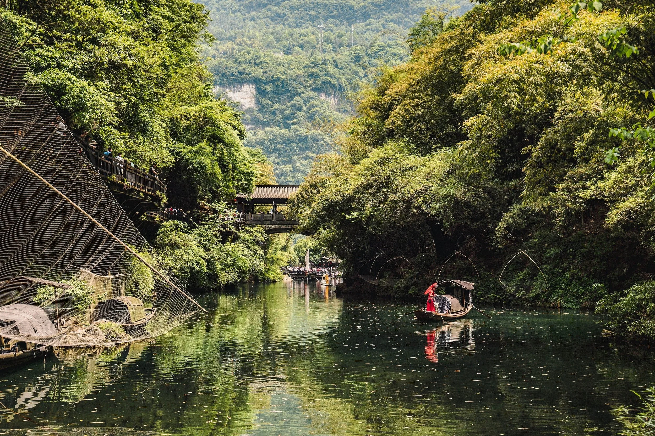 adventure-boat-bridge-2310872-min.jpg