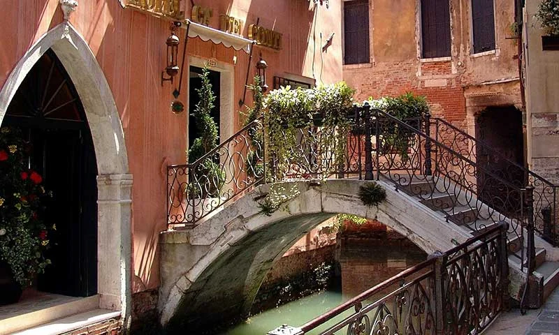 Travel-Tips2-Bridge.jpg