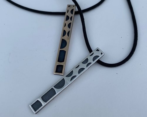1001_silver+and+bronze+op+art+gradient+dot+rectangular+pendants+with+rubber+chain_IMG_7569.jpg