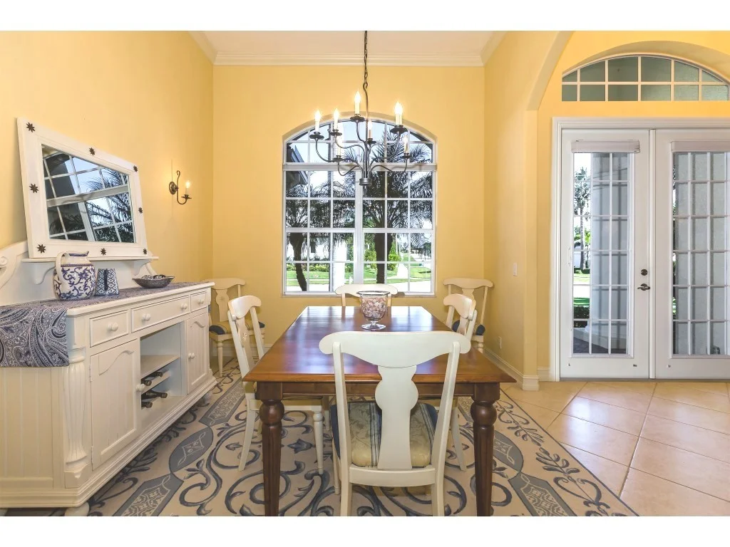 Laurene's dining room.jpg
