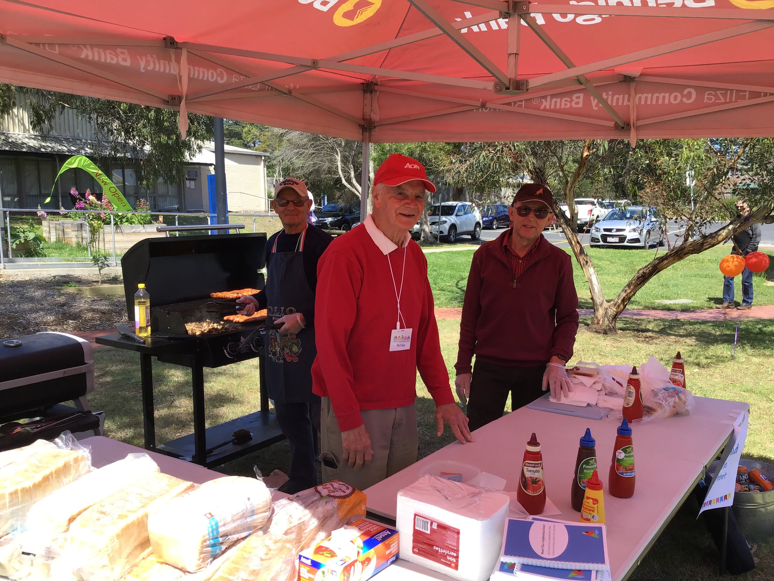 fete sausage sizzle.JPG