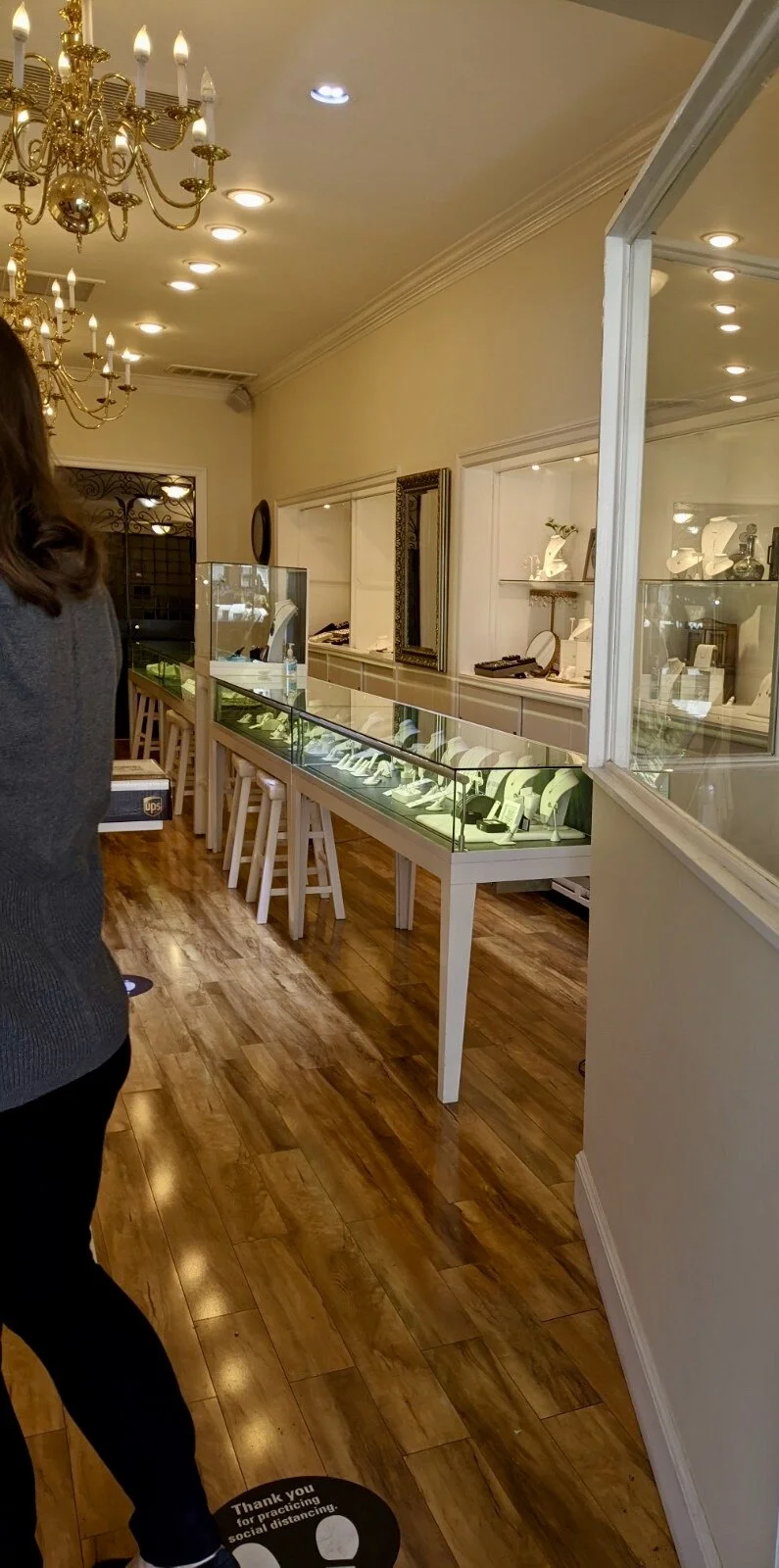 Appelblom Jewelry Co.offers a beautifully lighted store with easy viewing. Public Health protocols are followed.