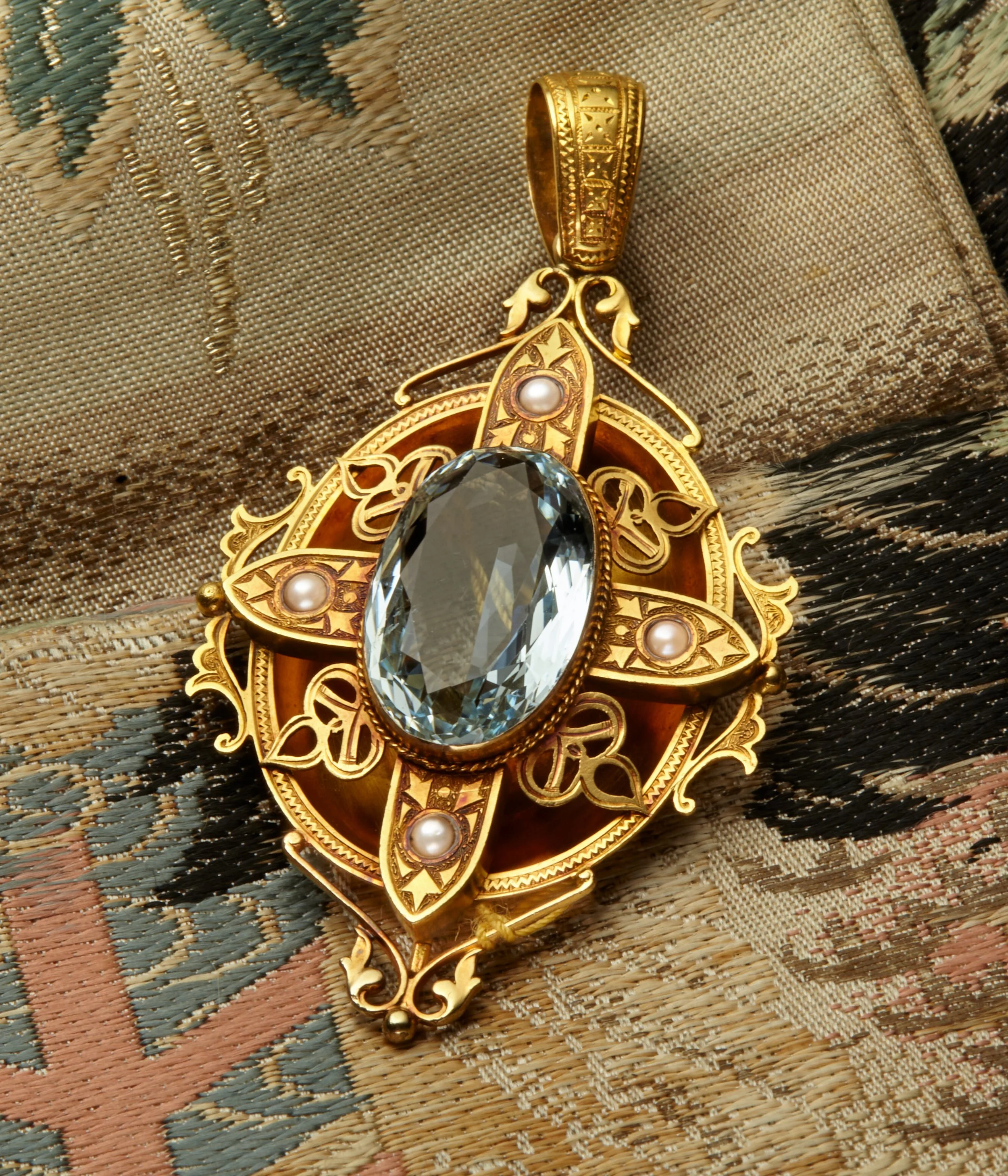 Aquamarine Gold Pendant with Pearls