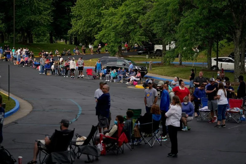 People line up outside Kentucky Career Center to find assistance with their unemployment claims in Frankfort, Kentucky, U.S. June 18 (Bryan Woolston—REUTERS)