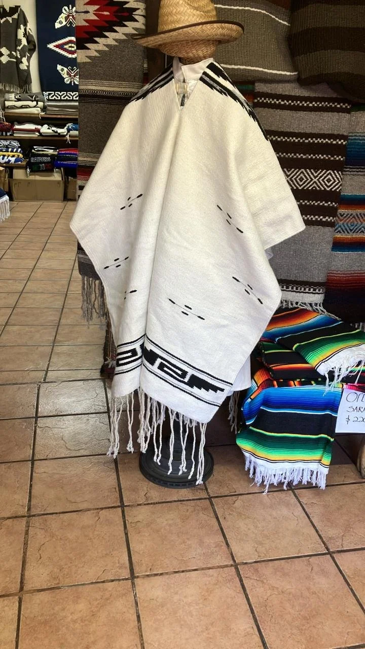 JORONGO TEJIDO FINO DE GRECAS/FINE WEAVE GRECA PONCHO