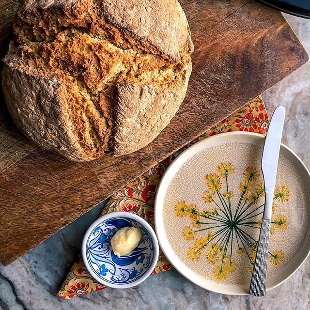Start the week on the right foot with a fresh loaf of Irish soda bread. It takes 10 minutes to prep, needs no yeast, and literally everything you have in your kitchen already! Swipe along to see how it&rsquo;s made and get the recipe from the link in