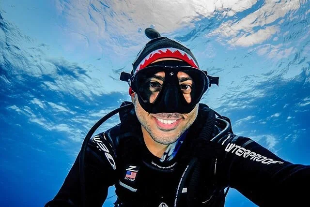 I was really stoked that this shark beanie doesn&rsquo;t look ridiculous underwater... but was instantly reminded that my face still does 😭🤣 thanks @beachbum242 
This is why I don&rsquo;t post selfies and stick to wildlife. #LaughingOnTheOutsideCry