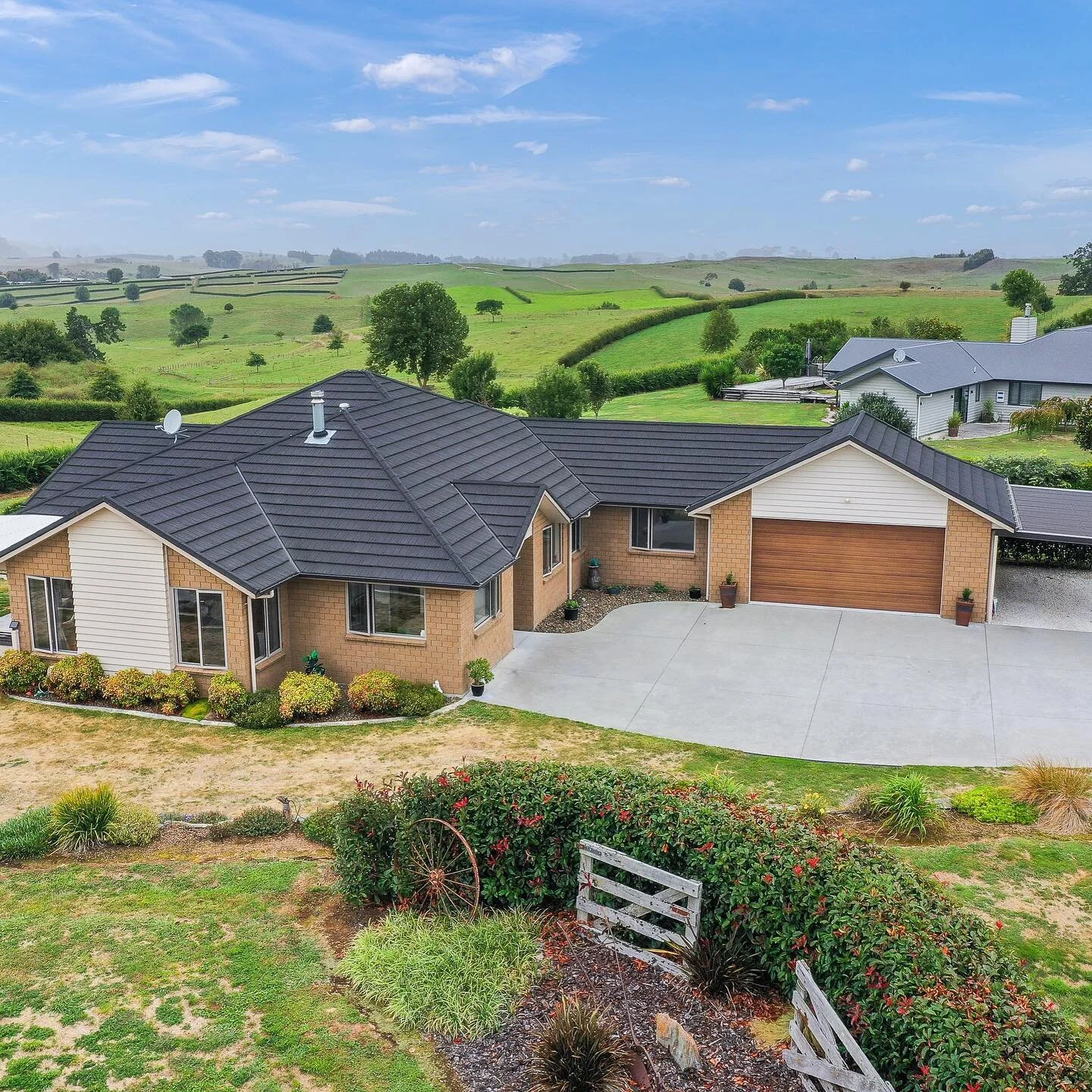 ✨163d Ngahape road✨ 
Now is is the time to move to the country. 

@keziaraywhite 
-
-
#countryliving #teawamutu #realestate #waikatophotographer #nzrealestate #realestatephotographer