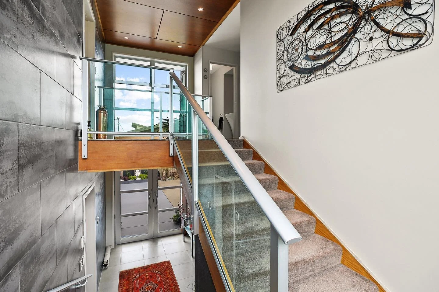 Love me a grand entrance 
✨66 Rototuna road✨
-
-
@amyvandenbroek_realestate 
-
-
#waikatophotographer #realestatephotographer #hamiltonnz #interiordesign #grandentrance #daytimephotography #realestatelife #rototuna #bayleysrealestate #amyvandenbroek