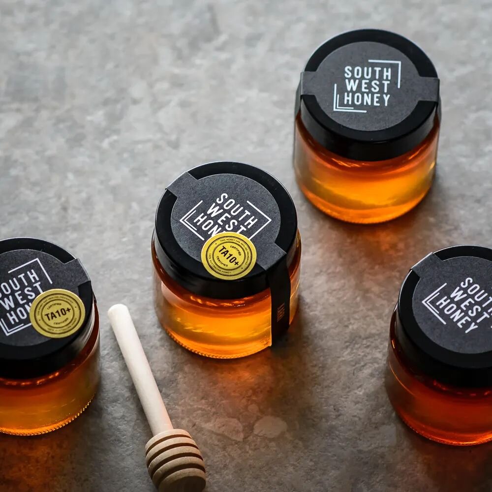 𝗛𝗢𝗡𝗘𝗬 𝗙𝗟𝗜𝗚𝗛𝗧

Embark on a flavour journey of the premium honey produced in the pristine and untouched forests of the South West. 

Experience the diverse and natural flavours these landscapes produce with our honey flight experience.

‣ 𝐂