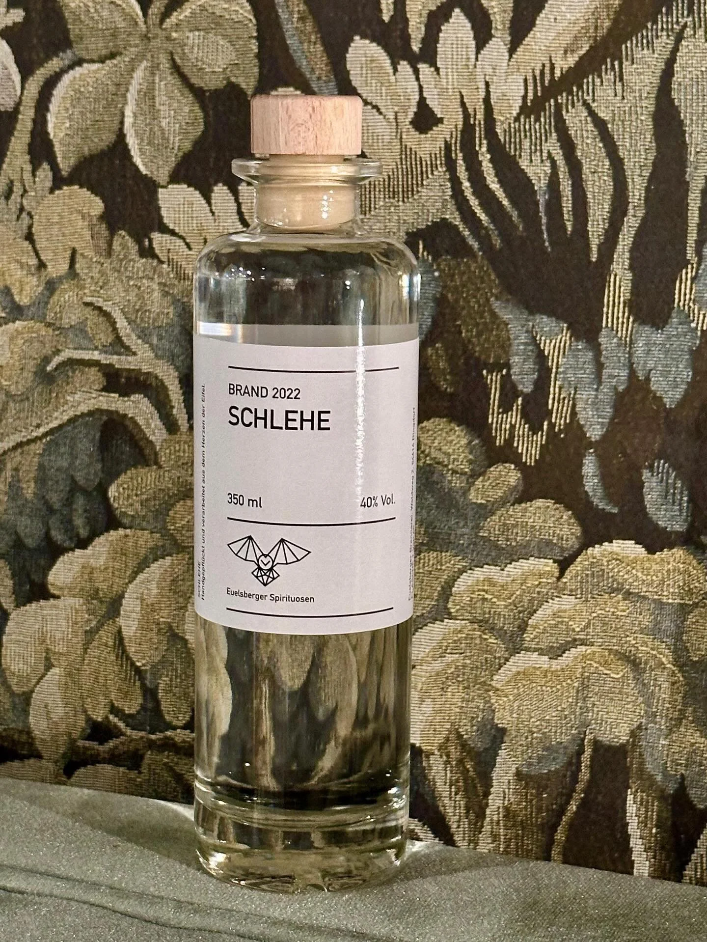 ✨ Rarit&auml;t!! 🦉EUELSBERGER Schlehenbrand 2022- Winterzauber aus der Eifel ✨

❄️ Wenn der erste Frost die Eifel glitzern l&auml;sst, beginnt f&uuml;r uns eine sch&ouml;ne Tradition, die Schlehenlese. 🫐 In der Morgenk&auml;lte, wenn die Fr&uuml;ch