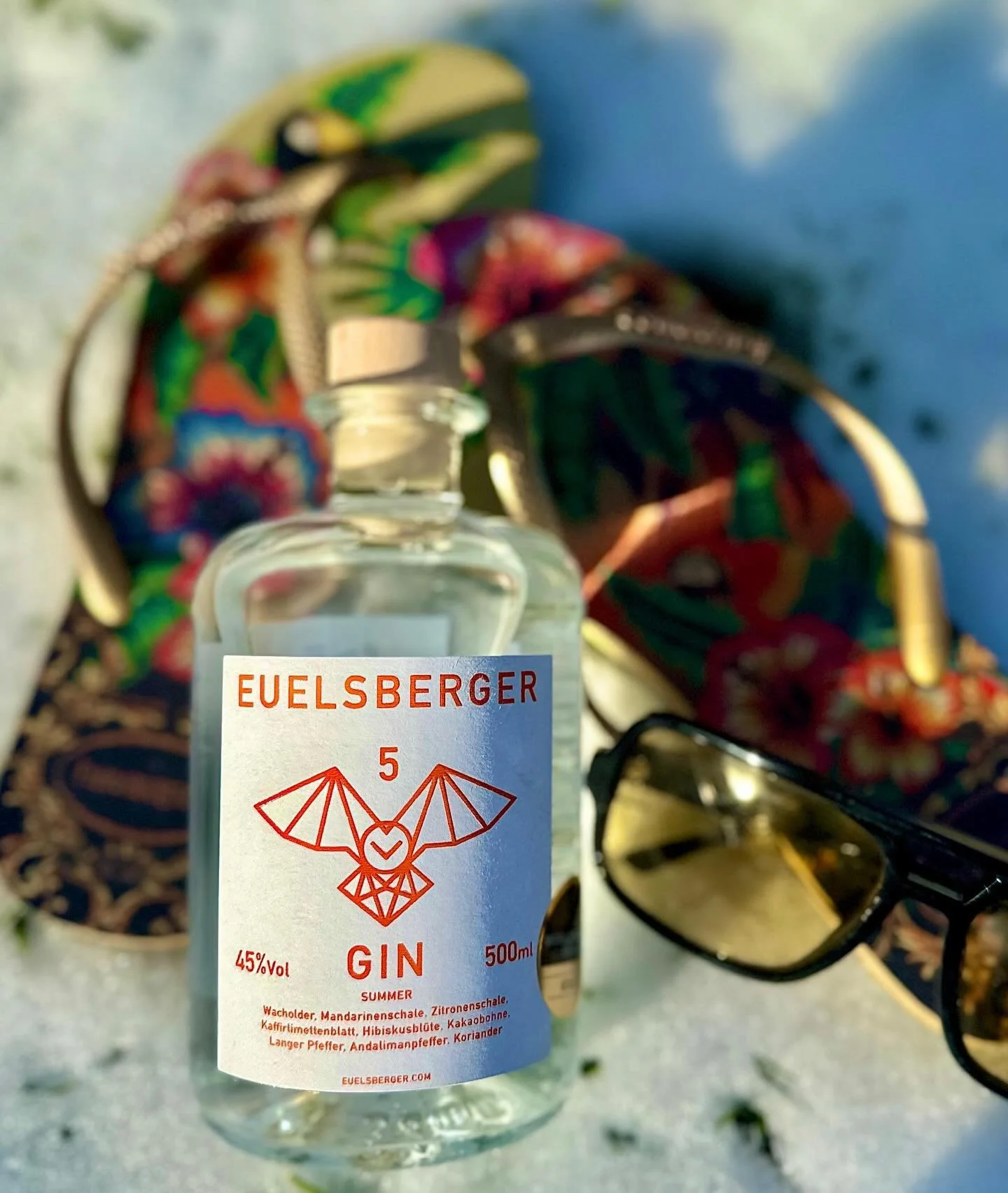Brrr&hellip; geht&rsquo;s nur uns so oder f&uuml;hlt sich der Winter gerade extra kalt an? ❄️🥶
Zeit f&uuml;r einen kleinen Gedanken-Urlaub! 🏖️🍹

Wir beamen uns einfach in den Sommer, mit unserem 🦉Euelsberger Gin  #5 SUMMER! 🔥🏖️🍹
Frische Zitrus