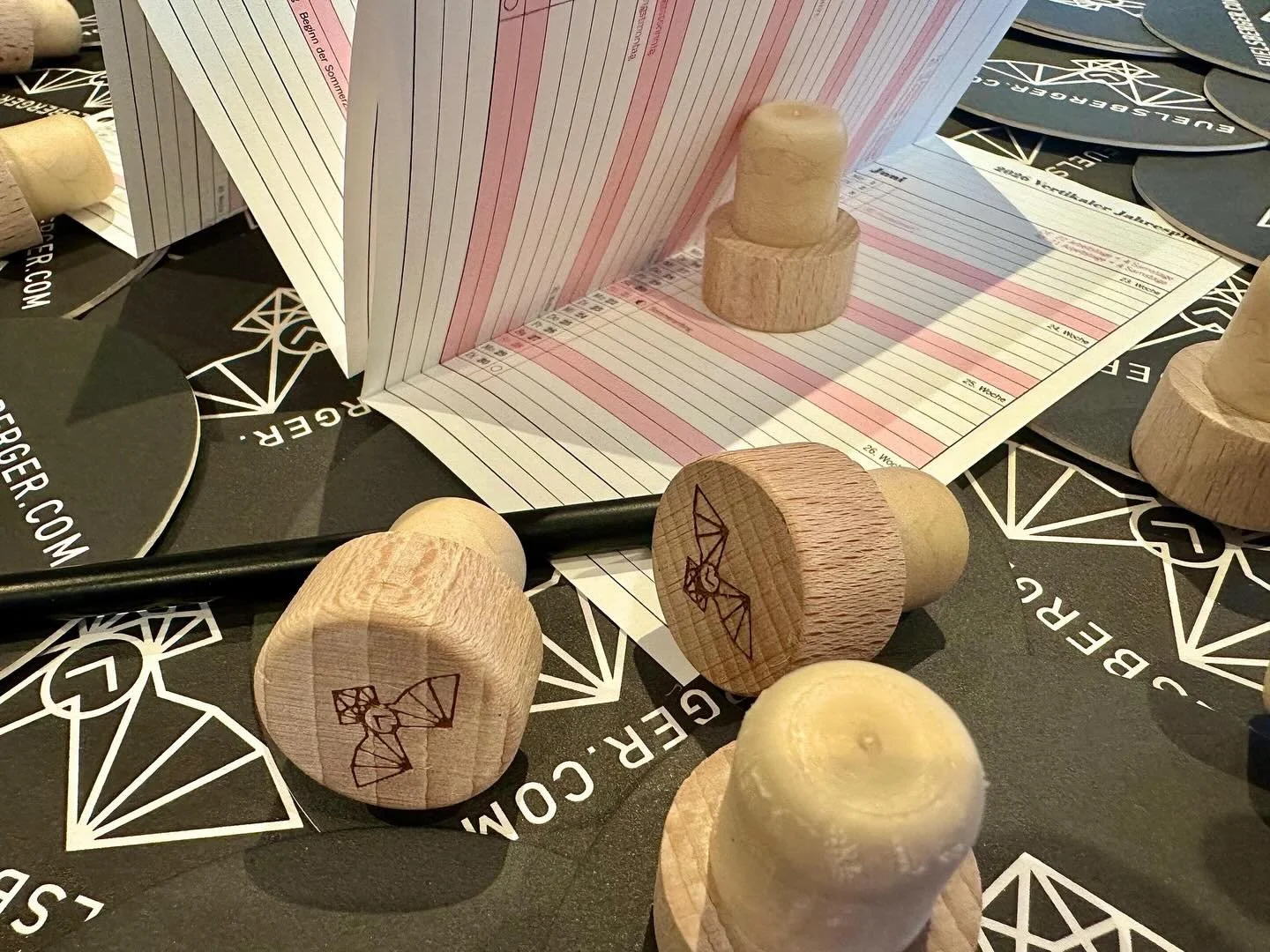 🌱 SAVE THE DATE 2026 🌱

&bdquo;Am Aschermittwoch ist alles vorbei&hellip;&ldquo;, f&uuml;r uns ganz sicher nicht.
Mit viel Herzblut planen wir bereits unsere Events f&uuml;r 2026.  Momente, die Genuss, Gemeinschaft und Atmosph&auml;re verbinden. Ne