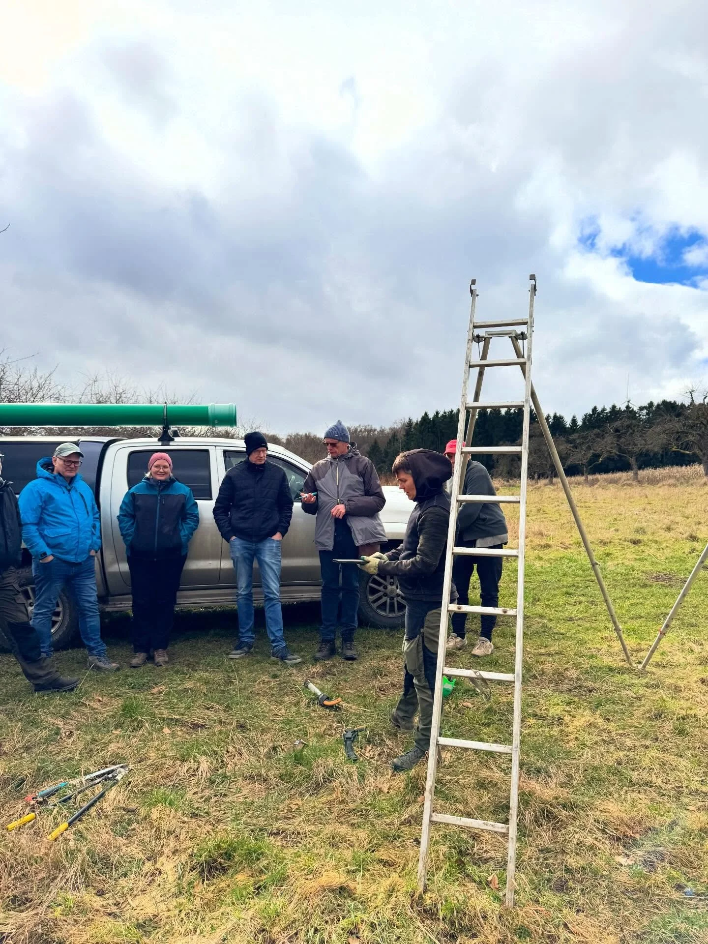 🌿 Obstbaum-Schnittkurs auf dem EUELSBERG 🌿

Heute findet vom Naturpark Nordeifel e.V. im Deutsch-Belgischer Naturpark Hohes Venn - Eifel @naturpark_hohesvenn_eifel ein Obstbaum-Schnittkurs auf dem EUELSBERG statt.

Was f&uuml;r ein sch&ouml;nes Bil