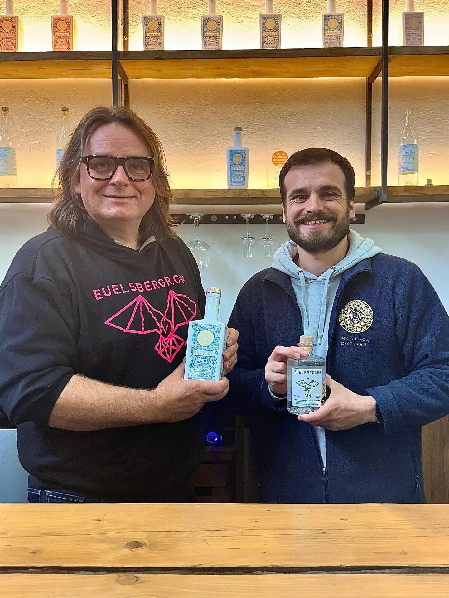 🦉Euelsberger on Tour &hellip; 🇪🇸 

Ins Land der Zitronen und Orangen! 🍊🍋
Wie sch&ouml;n und bereichernd ist es, Einblicke in andere L&auml;nder, Kulturen und f&uuml;r uns ganz besonders in andere Destillerien zu bekommen. 😊

Diesmal hat es uns 