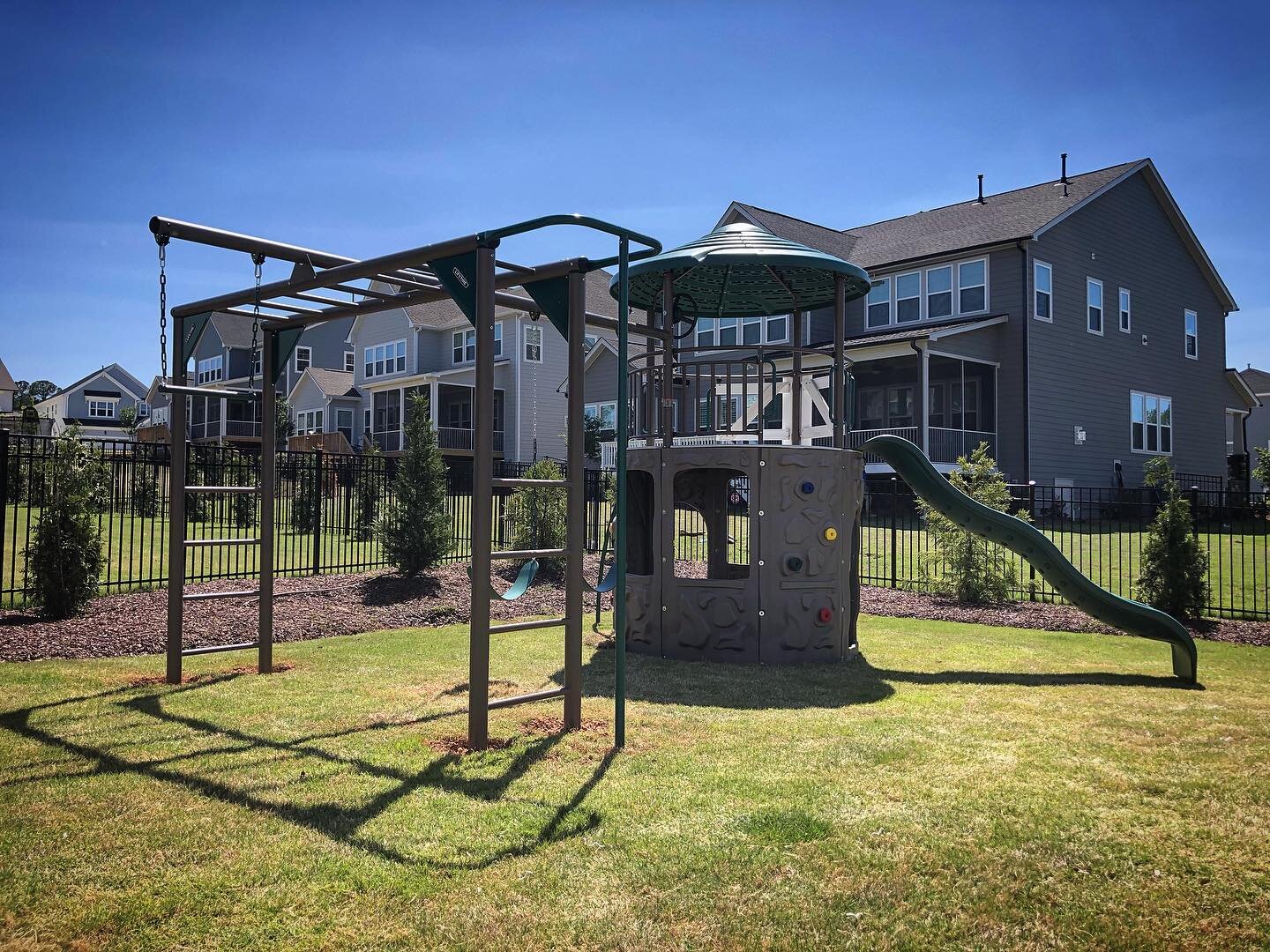 Lifetime Adventure Tower with monkey bizzles. The freight company decided to keep some important wall panels. So with an afternoon birthday party on the way, I had to make lemonade. MAGIC lemonade. 

#strongarmofthelawn #playsetinstallation #swingset