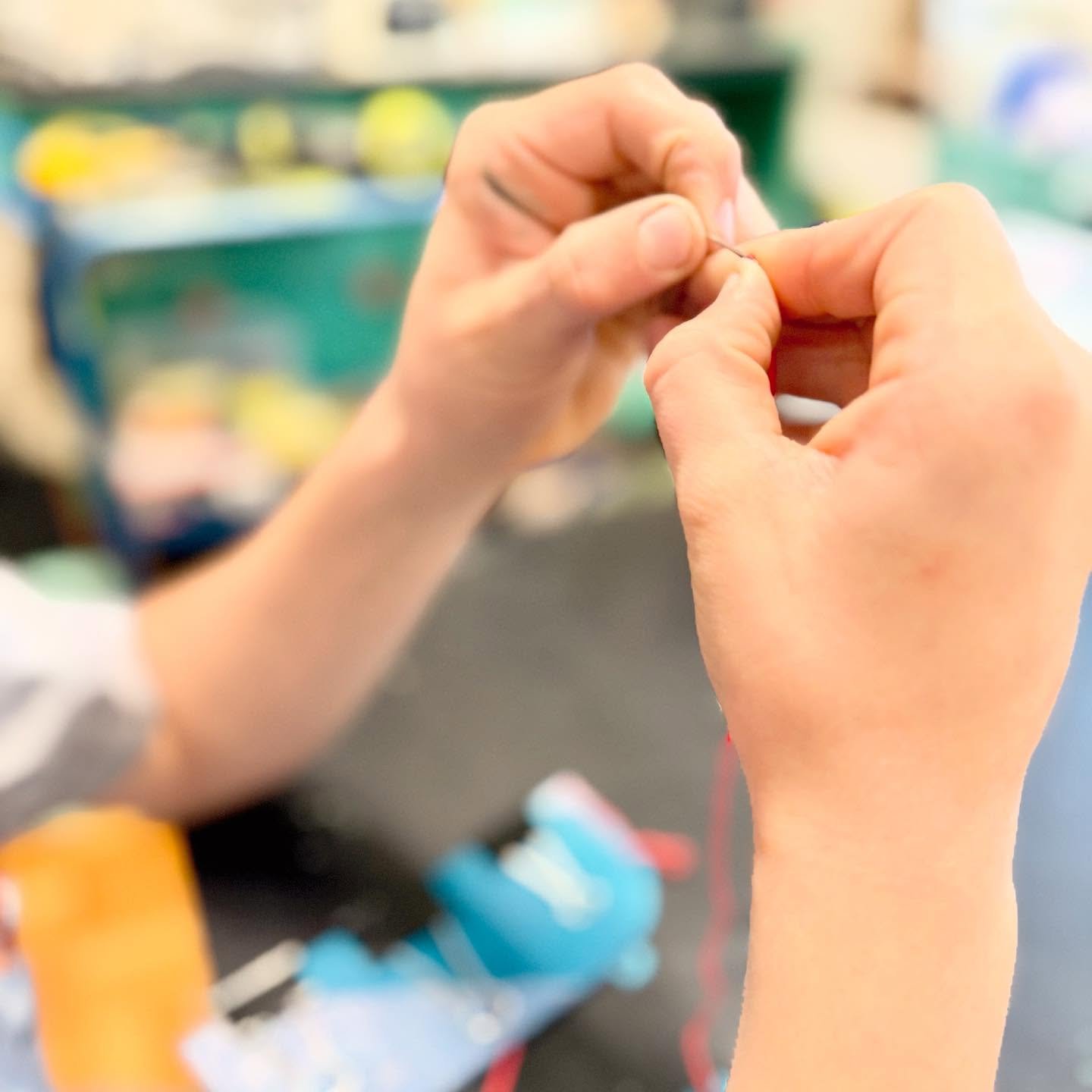 Got big warm fuzzies watching our MAKAs create a quiet spot to focus on their blanket stitch! 
🪡 
From big jumping about playful moves to seated focused makin - all in one MAKA session - love making space to create! 💚

#makespacetocreate #makasgott