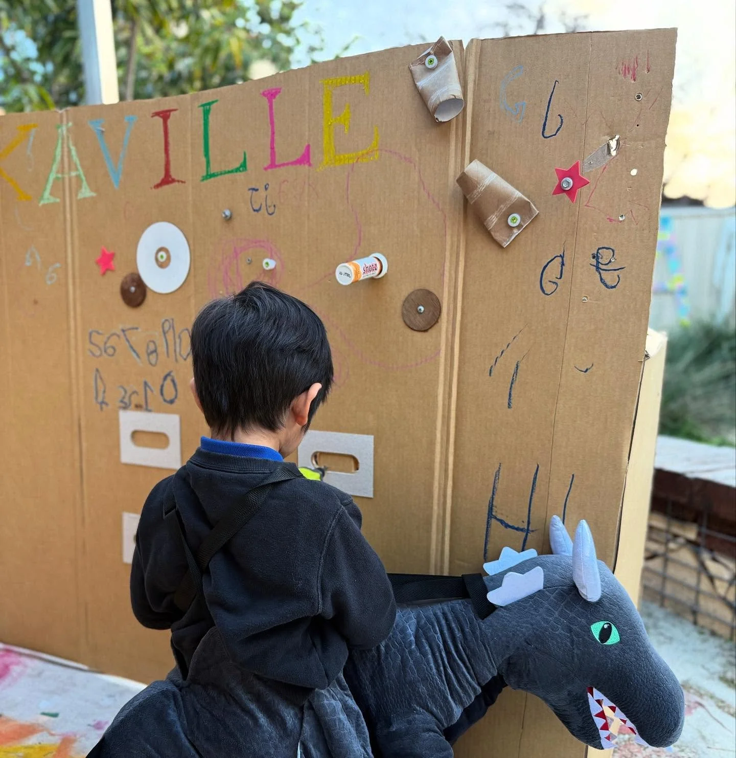 Our miniMAKAs got constructing this week and MAKAville is starting to take shape!
🔨🔩🪛
So far we&rsquo;ve built a toilet (&hellip;known as the &ldquo;Barfroom&rdquo;)🚽
A lounge room-come-minigolf ⛳️
And a Lab for spies 🔬👀

Not to mention the MAK