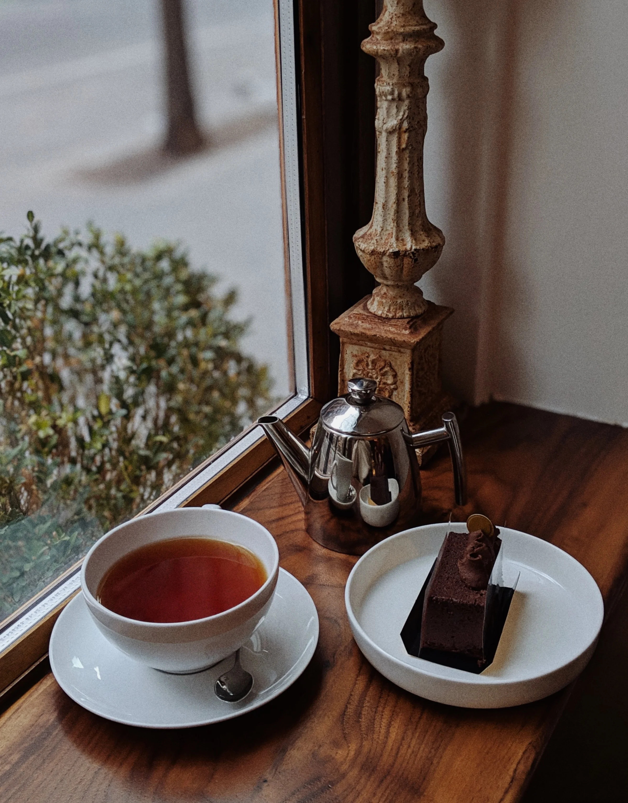 Gluten-free chocolate cake with Assam tea