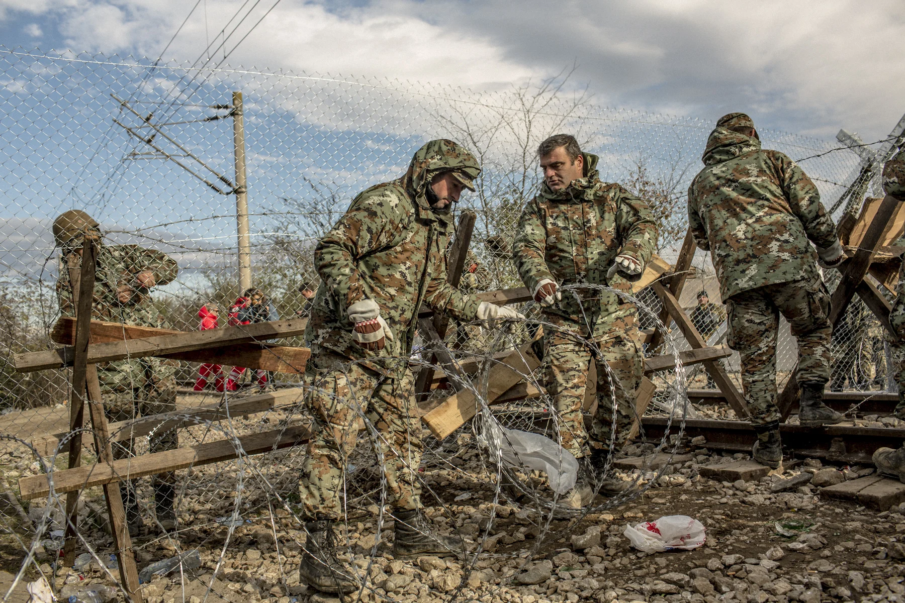 Macedonian soldiers erect a fence at the border to Greece.