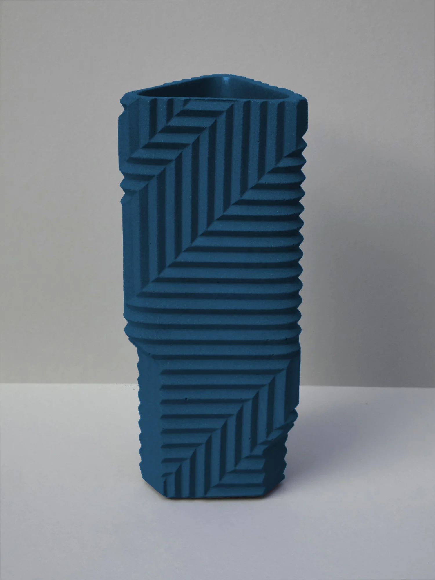 Dark_Blue_vase_2.jpg