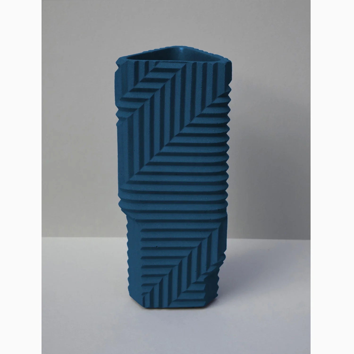 HB_Dark_blue_vase_square_1500px.jpg
